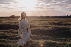 Professionelles Frauen Fotoshooting in München – natürliche Frauenportraits für Sedcard, Beauty und Dating im Studio und Outdoor.