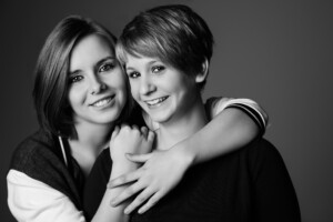 Professionelle Freunde und JGA-Fotoshooting in München – natürliche Gruppenfotos, Freundinnenbilder und Junggesellenabschied Shootings im Studio und Outdoor.