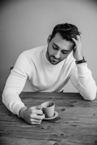 Professionelles Männer Fotoshooting in München – ausdrucksstarkes Männerportrait für Sedcard, Dating oder persönliche Erinnerungen von Melissa Bungartz Fotografie