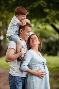 Professionelles Babybauch Fotoshooting in München – natürliche Schwangerschaftsfotos, liebevolle Babybauchbilder und authentische Schwangerschaft Shootings im Studio und Outdoor.