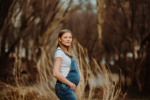 Professionelles Babybauch Fotoshooting in München – natürliche Schwangerschaftsfotos, liebevolle Babybauchbilder und authentische Schwangerschaft Shootings im Studio und Outdoor.