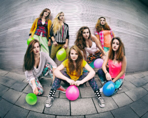 Professionelle Freunde und JGA-Fotoshooting in München – natürliche Gruppenfotos, Freundinnenbilder und Junggesellenabschied Shootings im Studio und Outdoor.