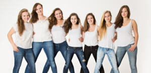 Professionelle Freunde und JGA-Fotoshooting in München – natürliche Gruppenfotos, Freundinnenbilder und Junggesellenabschied Shootings im Studio und Outdoor.