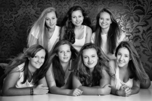 Professionelle Freunde und JGA-Fotoshooting in München – natürliche Gruppenfotos, Freundinnenbilder und Junggesellenabschied Shootings im Studio und Outdoor.
