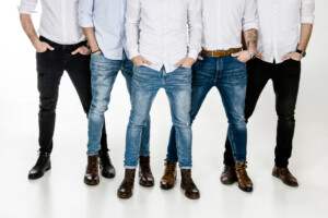 Professionelle Freunde und JGA-Fotoshooting in München – natürliche Gruppenfotos, Freundinnenbilder und Junggesellenabschied Shootings im Studio und Outdoor.