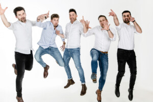 Professionelle Freunde und JGA-Fotoshooting in München – natürliche Gruppenfotos, Freundinnenbilder und Junggesellenabschied Shootings im Studio und Outdoor.