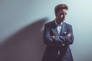 Professionelles Männer Fotoshooting in München – ausdrucksstarkes Männerportrait für Sedcard, Dating oder persönliche Erinnerungen von Melissa Bungartz Fotografie