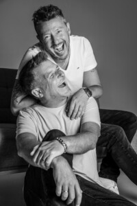 Romantisches Paarshooting in München – emotionale und natürliche Pärchenfotos, die eure Liebe festhalten.