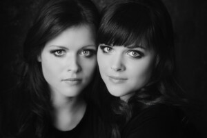 Professionelle Freunde und JGA-Fotoshooting in München – natürliche Gruppenfotos, Freundinnenbilder und Junggesellenabschied Shootings im Studio und Outdoor.