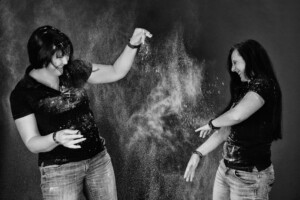 Professionelle Freunde und JGA-Fotoshooting in München – natürliche Gruppenfotos, Freundinnenbilder und Junggesellenabschied Shootings im Studio und Outdoor.