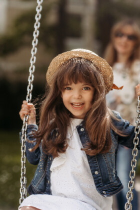 Professionelles Familien Fotoshooting in München – natürliche Familienportraits, Kinderfotos und Babybilder im Studio & Outdoor.