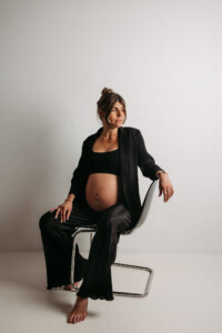 Professionelles Babybauch Fotoshooting in München – natürliche Schwangerschaftsfotos, liebevolle Babybauchbilder und authentische Schwangerschaft Shootings im Studio und Outdoor.